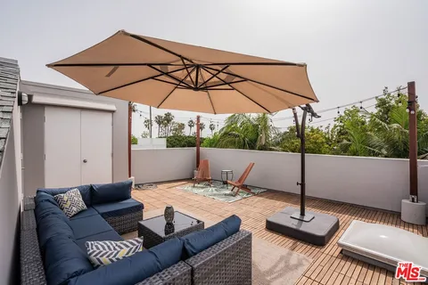 $2,795,000 | 833 17th Street, Unit 4, Santa Monica, CA 90403