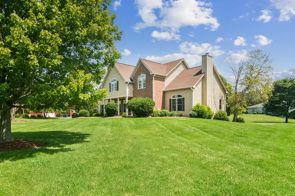 $899,900 | 175 Clover Hill Lane, North Barrington, IL 60010