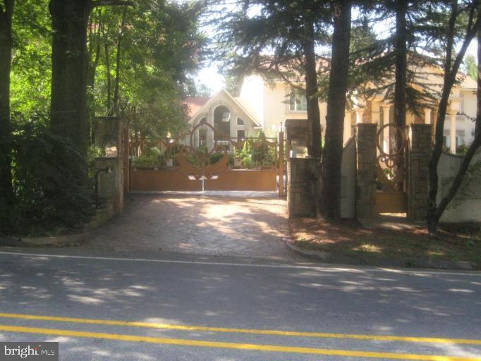 5301 Goldsboro Road, Bethesda, MD 20817 Compass