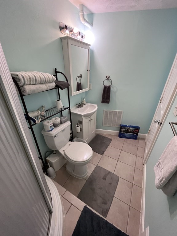 117 Manchester Street, Unit B Lowell, MA 01852 - Photo 30 of 35
