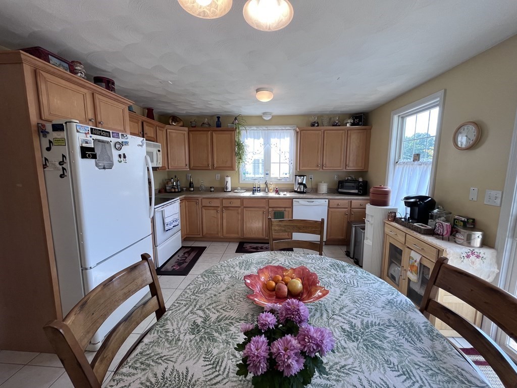 117 Manchester Street, Unit B Lowell, MA 01852 - Photo 4 of 35