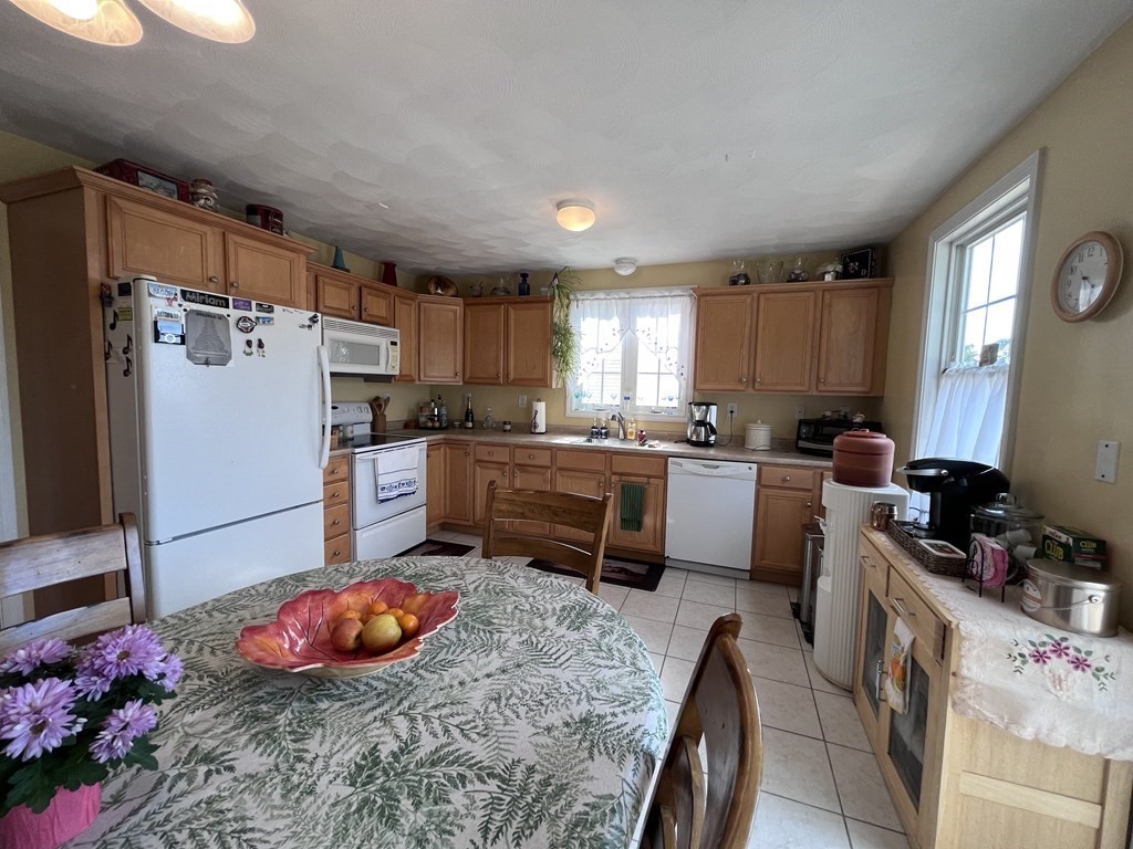 117 Manchester Street, Unit B Lowell, MA 01852 - Photo 6 of 35