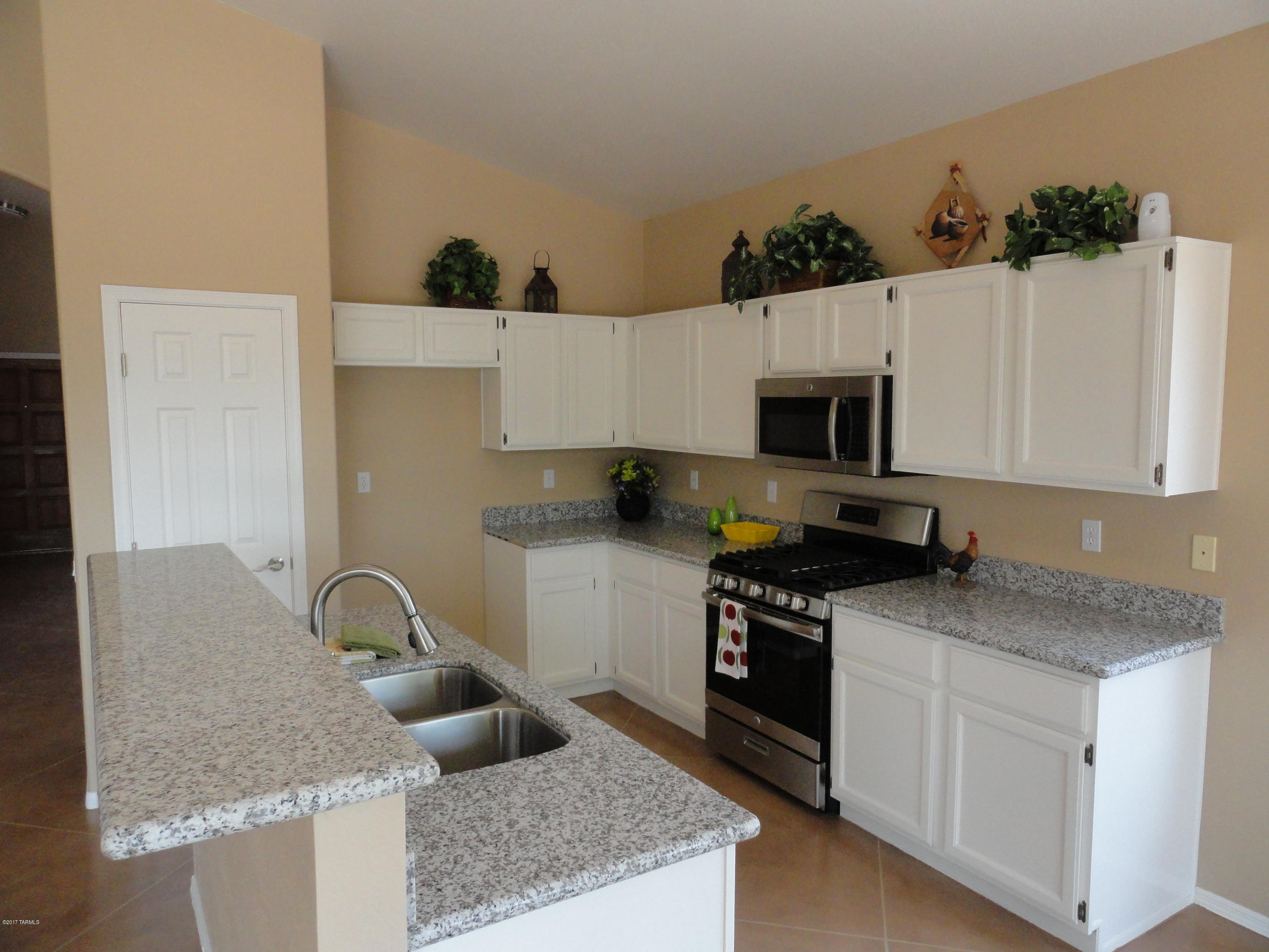10050 East English Woods Road Tucson, AZ 85748 - Photo 10 of 25