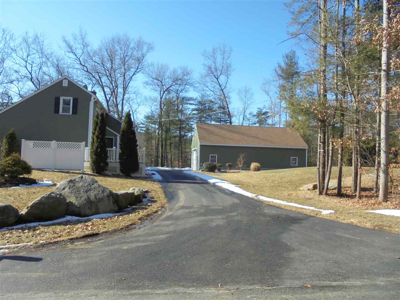 12 Homestead Road Pelham, NH 03076 - Photo 3 of 40