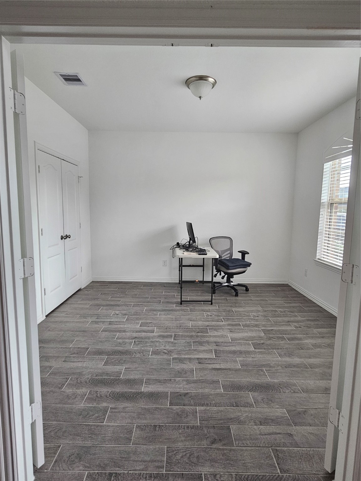 7927 Chukka Drive Fulshear, TX 77441 - Photo 6 of 12 a view of a livingroom with chairs and closet