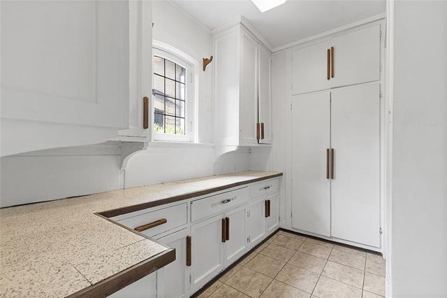 a view of empty room with front door