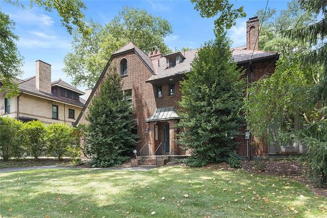 a house view with a outdoor space