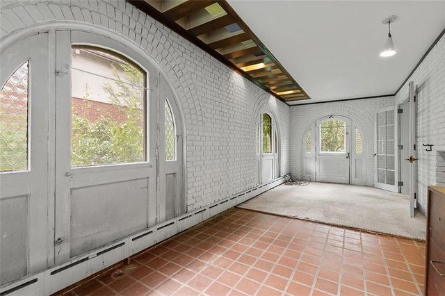 a view of an entryway with a livingroom