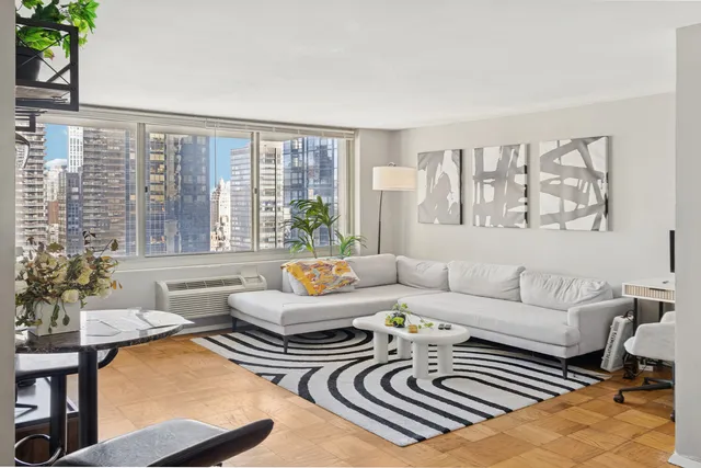 $4,000 | 333 East 45th Street, Unit 31C | Midtown East
