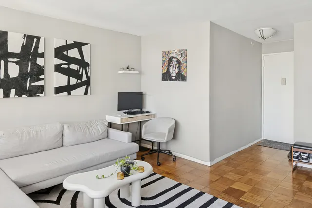 $4,000 | 333 East 45th Street, Unit 31C | Midtown East