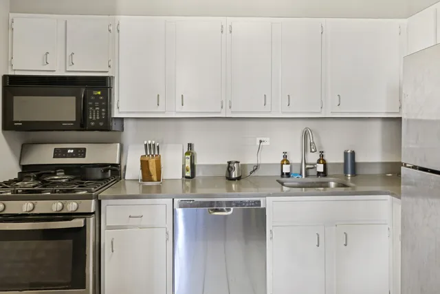 $4,000 | 333 East 45th Street, Unit 31C | Midtown East