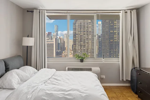 $4,000 | 333 East 45th Street, Unit 31C | Midtown East