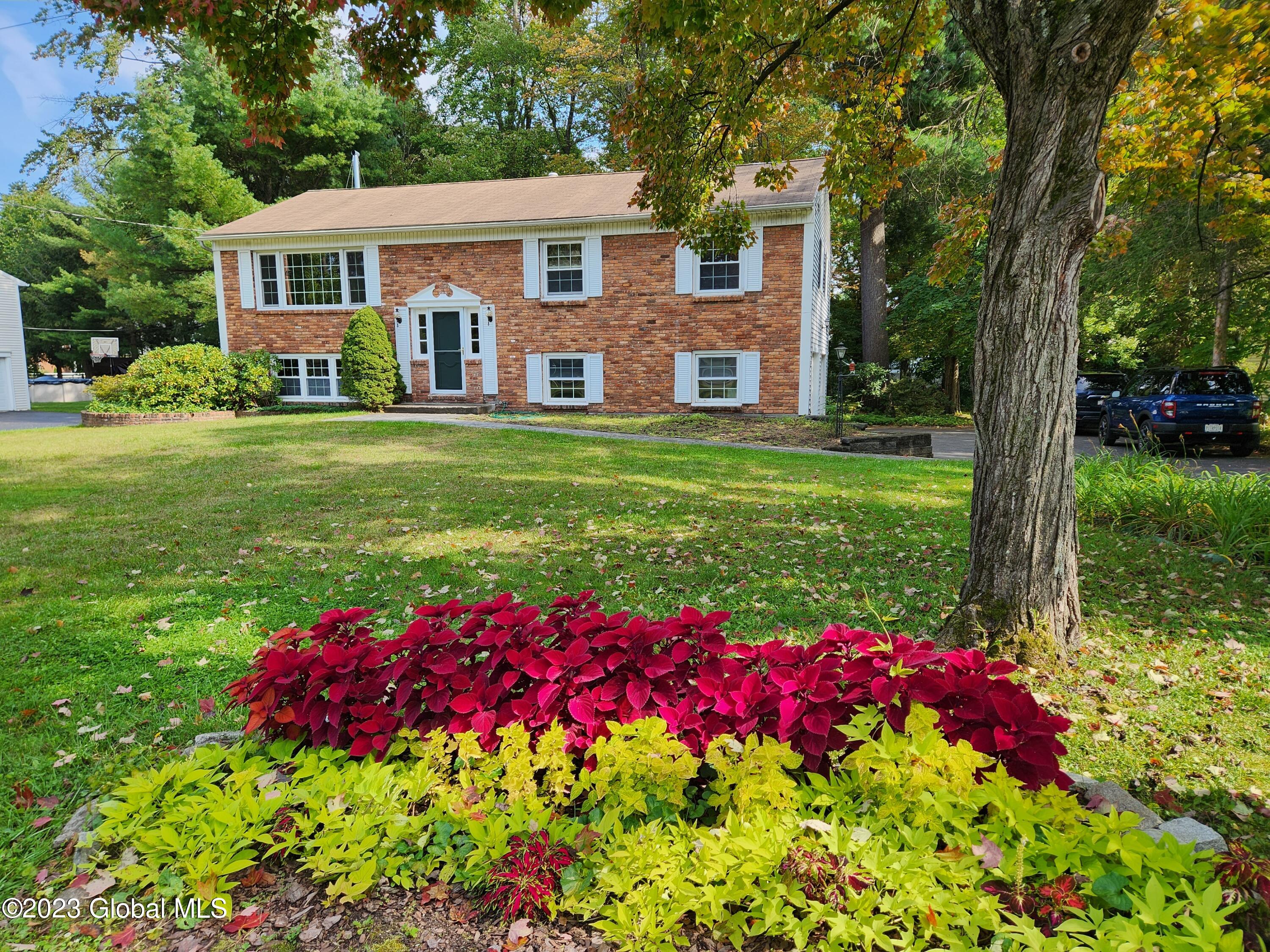 3132 Lone Pine Road Schenectady, NY 12303 - Photo 1 of 34 20230926_143711