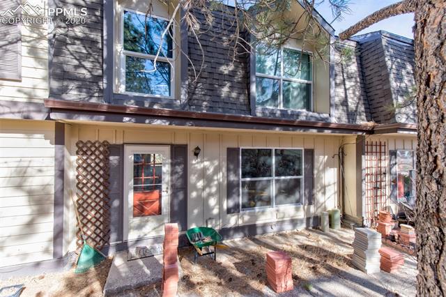 402 Raspberry Lane Monument, CO 80132 - Photo 2 of 34