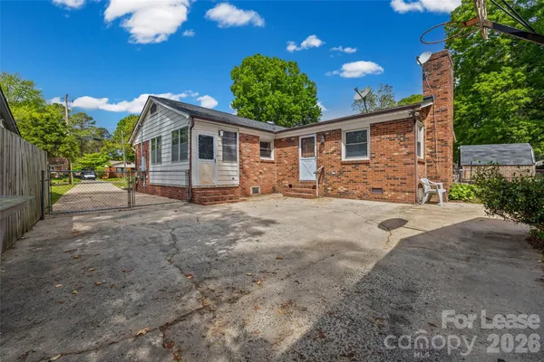 $2,300 | 4827 Harcourt Lane, Charlotte, NC 28212
