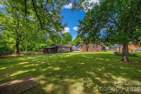 $2,300 | 4827 Harcourt Lane, Charlotte, NC 28212