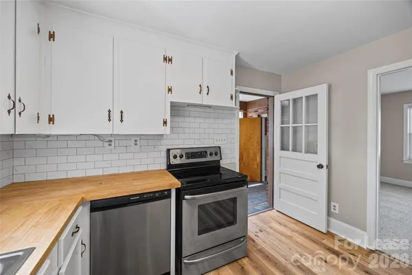 $2,300 | 4827 Harcourt Lane, Charlotte, NC 28212