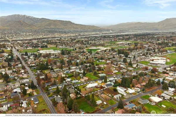 $699,900 | 325 North Kansas Avenue, East Wenatchee, WA 98802