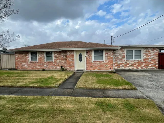 $291,900 | 3504 Volpe Drive, Chalmette, LA 70043