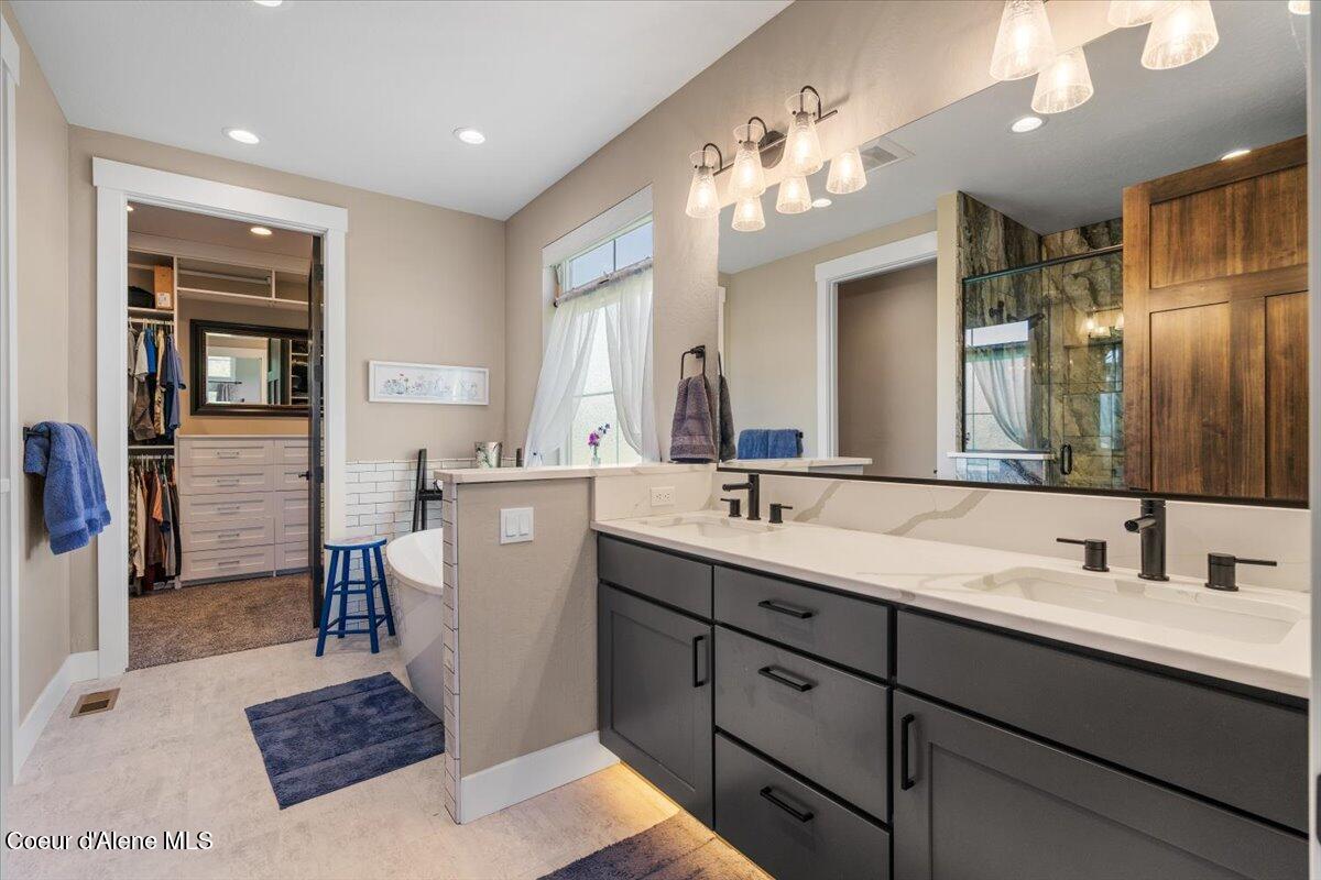 457 West Kinnerly Court Rathdrum, ID 83858 - Photo 24 of 51 Primary bathroom