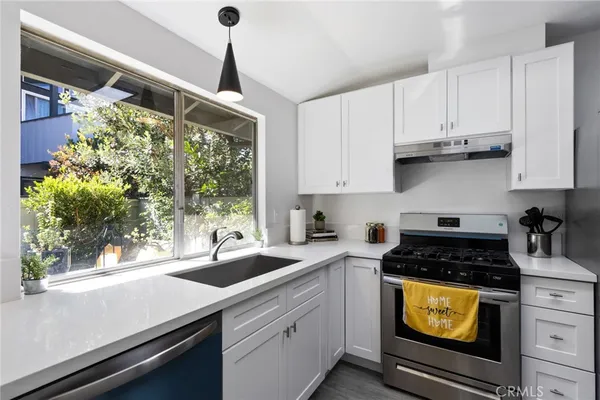 $710,000 | 1619 West 242nd Place, Unit F, Harbor City, CA 90710