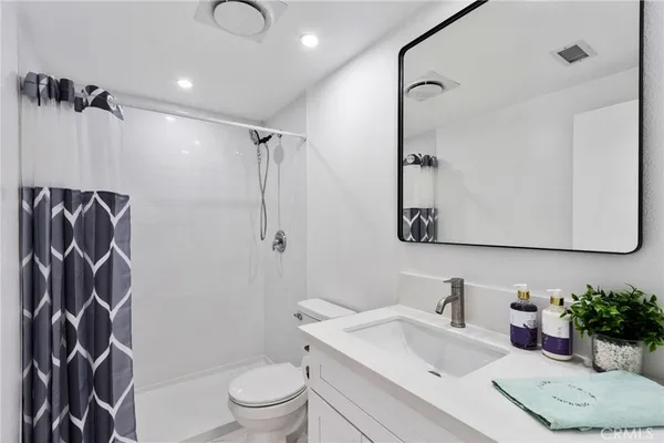 $710,000 | 1619 West 242nd Place, Unit F, Harbor City, CA 90710