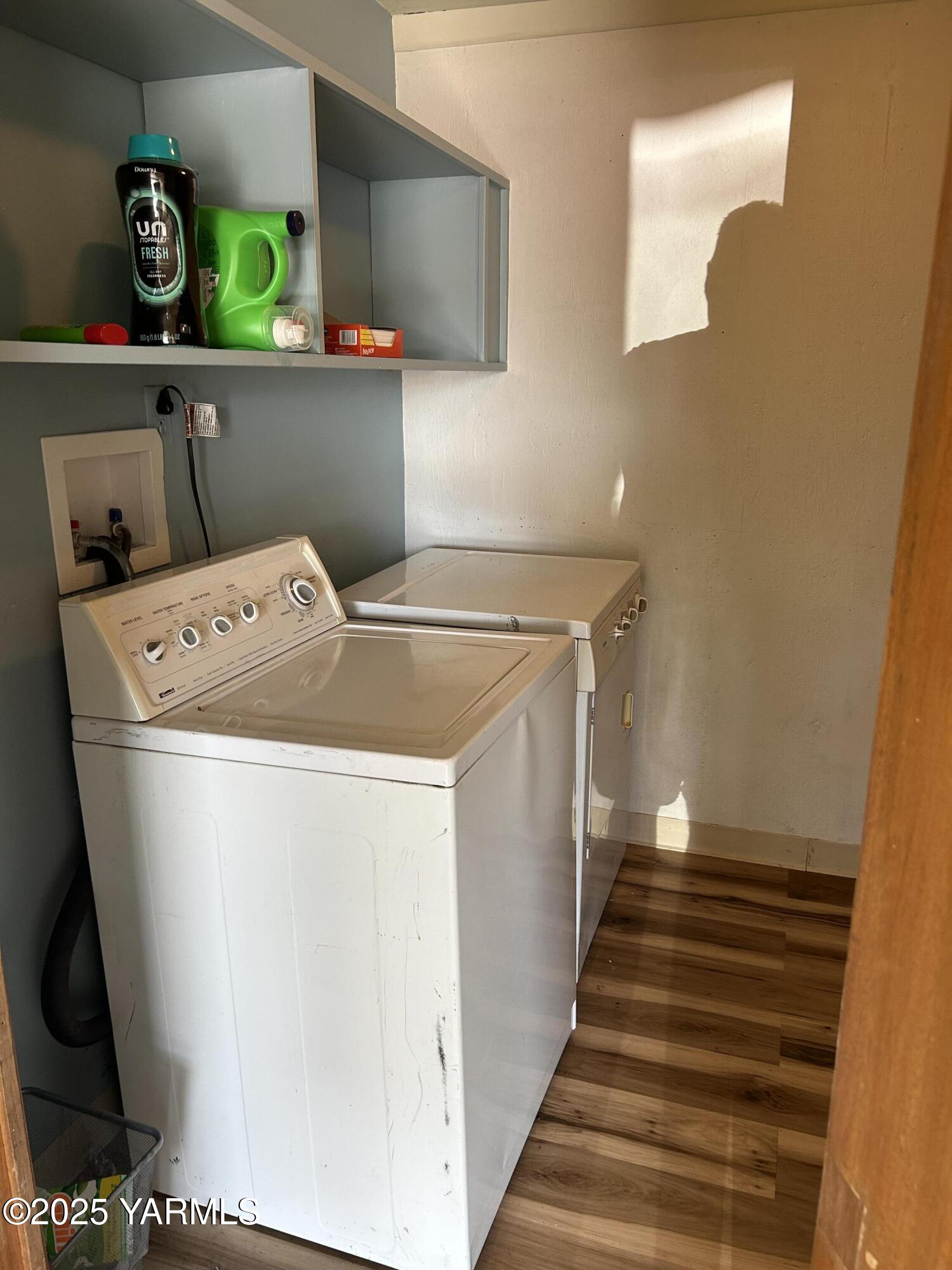6505 Alpine Way Yakima, WA 98908 - Photo 13 of 18 a utility room with dryer and washer