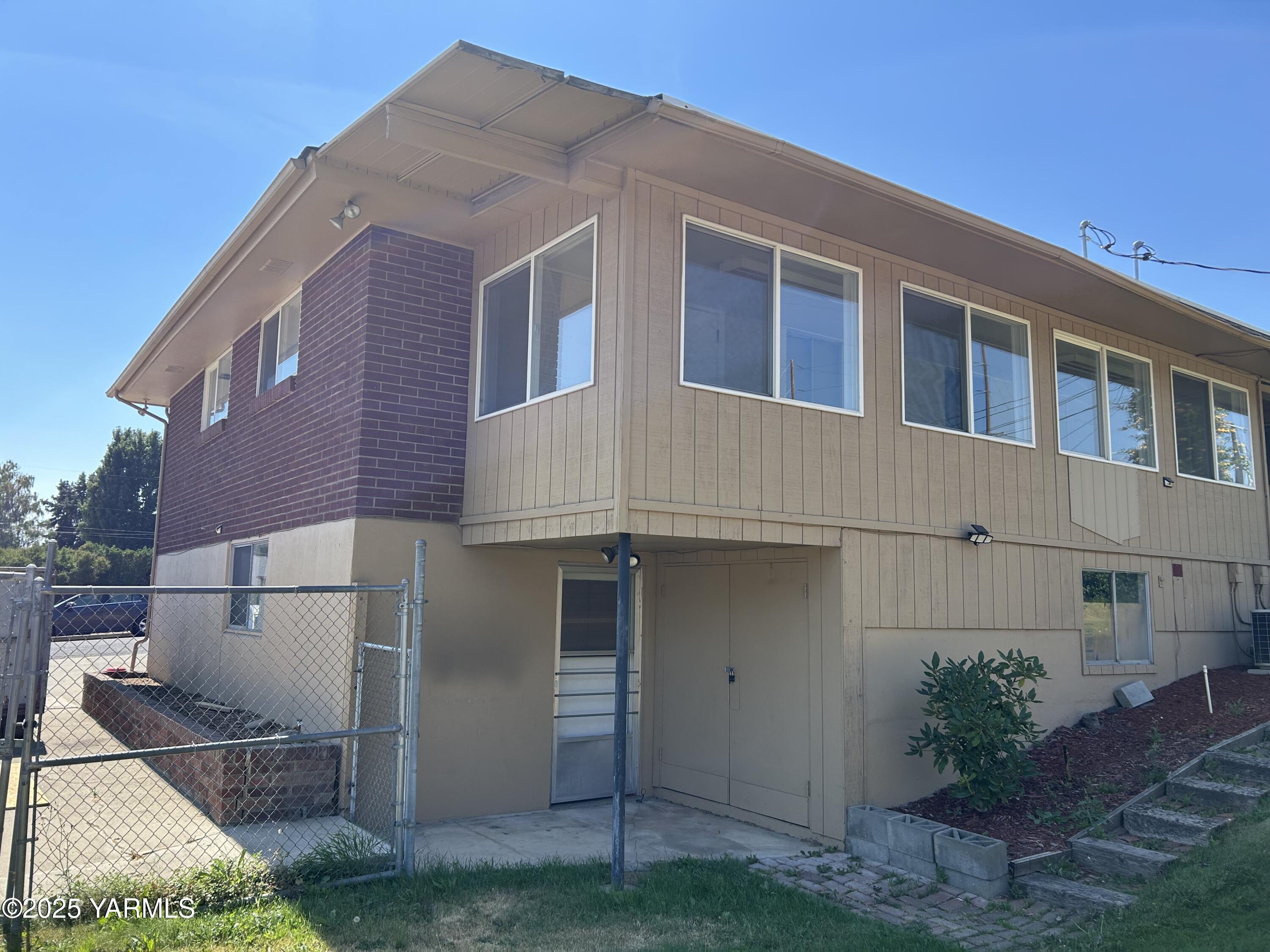 6505 Alpine Way Yakima, WA 98908 - Photo 3 of 18 a front view of a house with garden