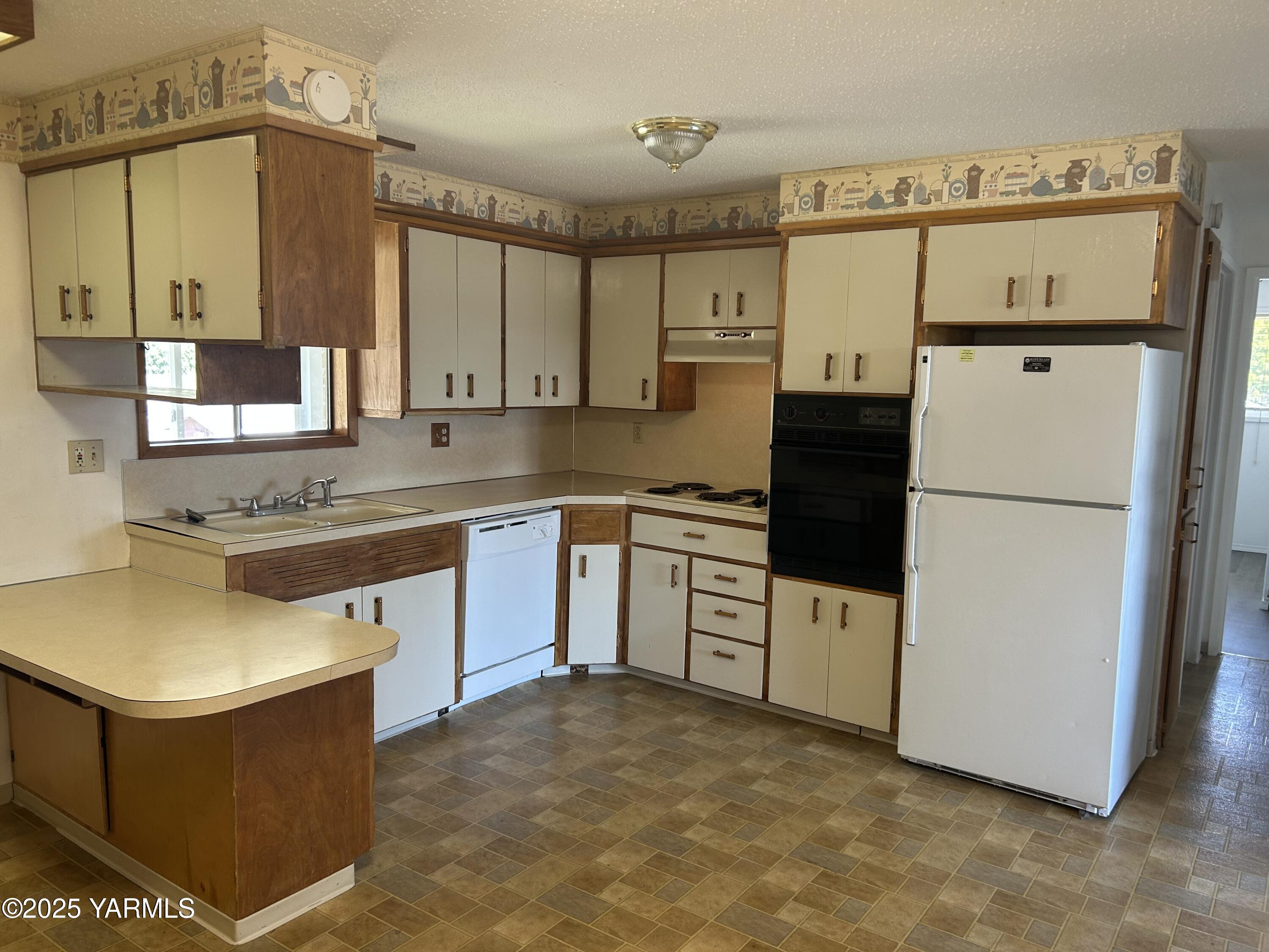 6505 Alpine Way Yakima, WA 98908 - Photo 5 of 18 a kitchen with stainless steel appliances a refrigerator sink and cabinets