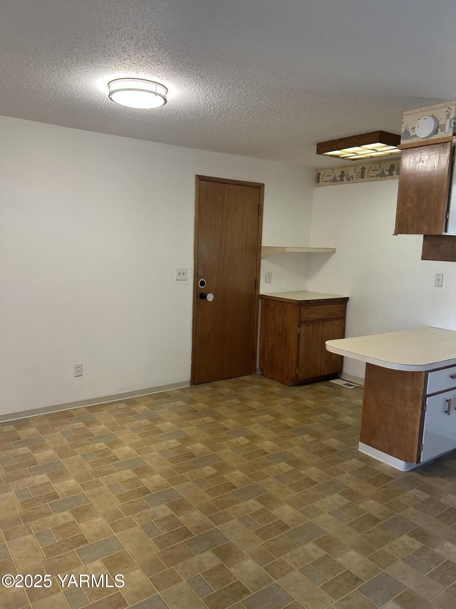6505 Alpine Way Yakima, WA 98908 - Photo 7 of 18 a view of kitchen