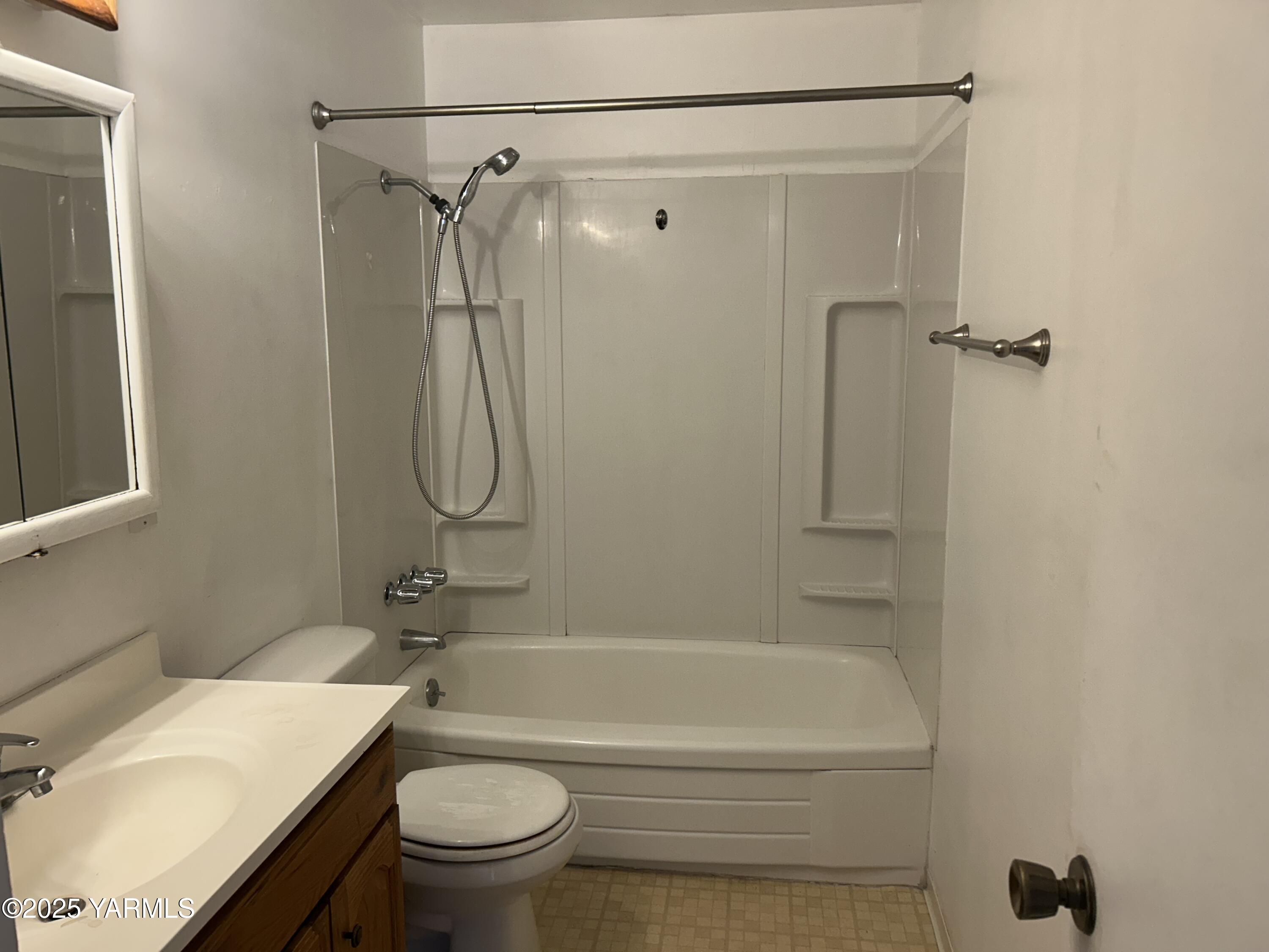 6505 Alpine Way Yakima, WA 98908 - Photo 8 of 18 a bathroom with a granite countertop toilet a sink and a bathtub