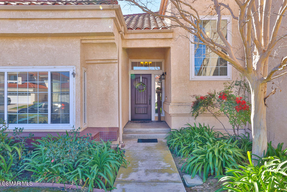 13620 Chesterfield Drive Moorpark, CA 93021 - Photo 4 of 52 front view of a house