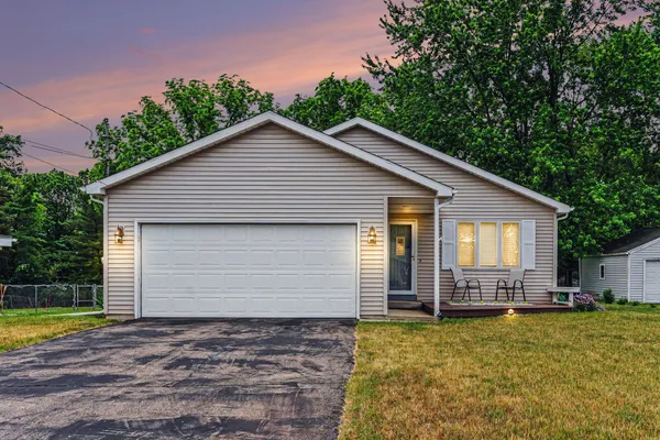 $269,500 | 416 Dawnlee Avenue, Portage, MI 49002
