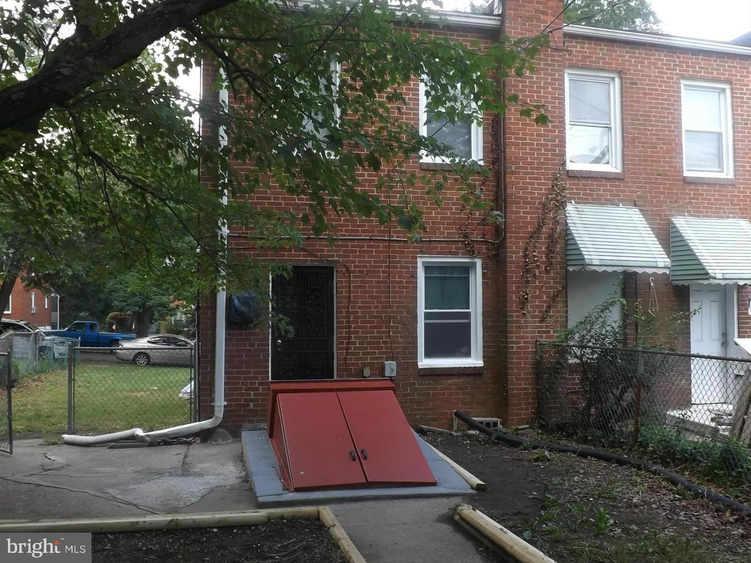 705 St Dunstans Road Baltimore, MD 21212 - Photo 4 of 21 a view of a house with backyard garden and sitting area
