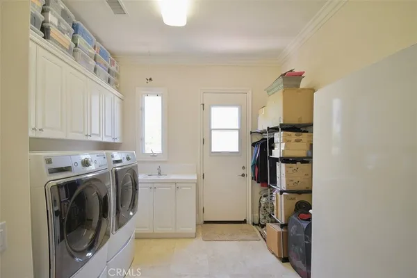 a view of a storage & utility room with washer and dryer