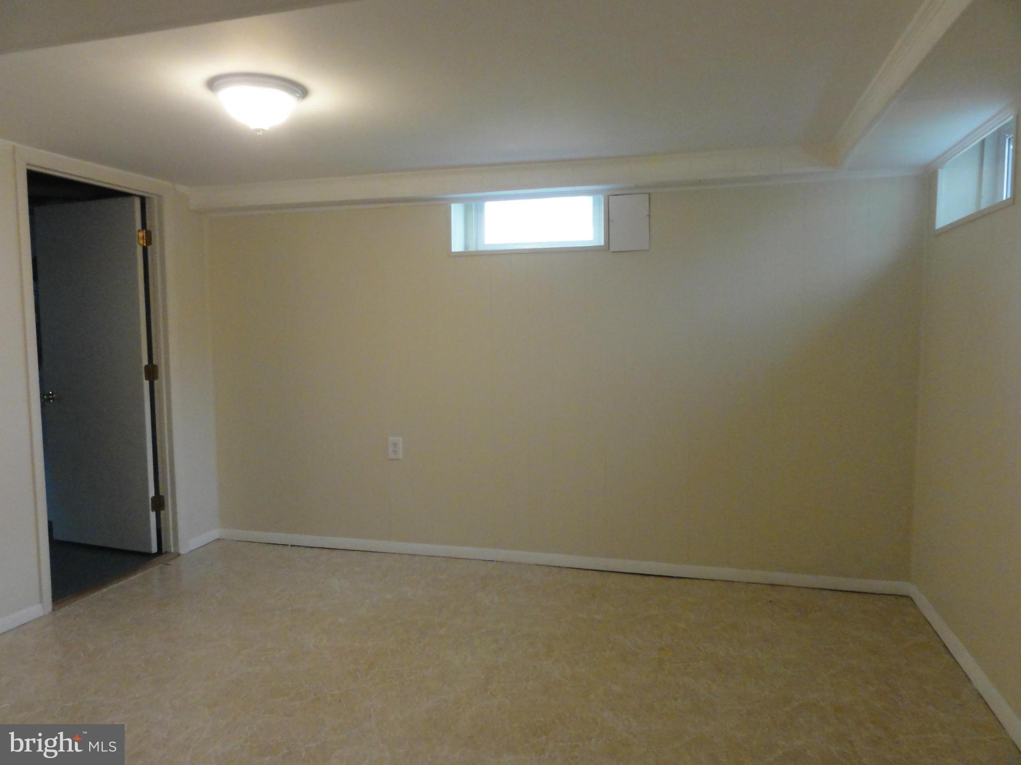 3642 Greenvale Road Baltimore, MD 21229 - Photo 13 of 16 Family Room