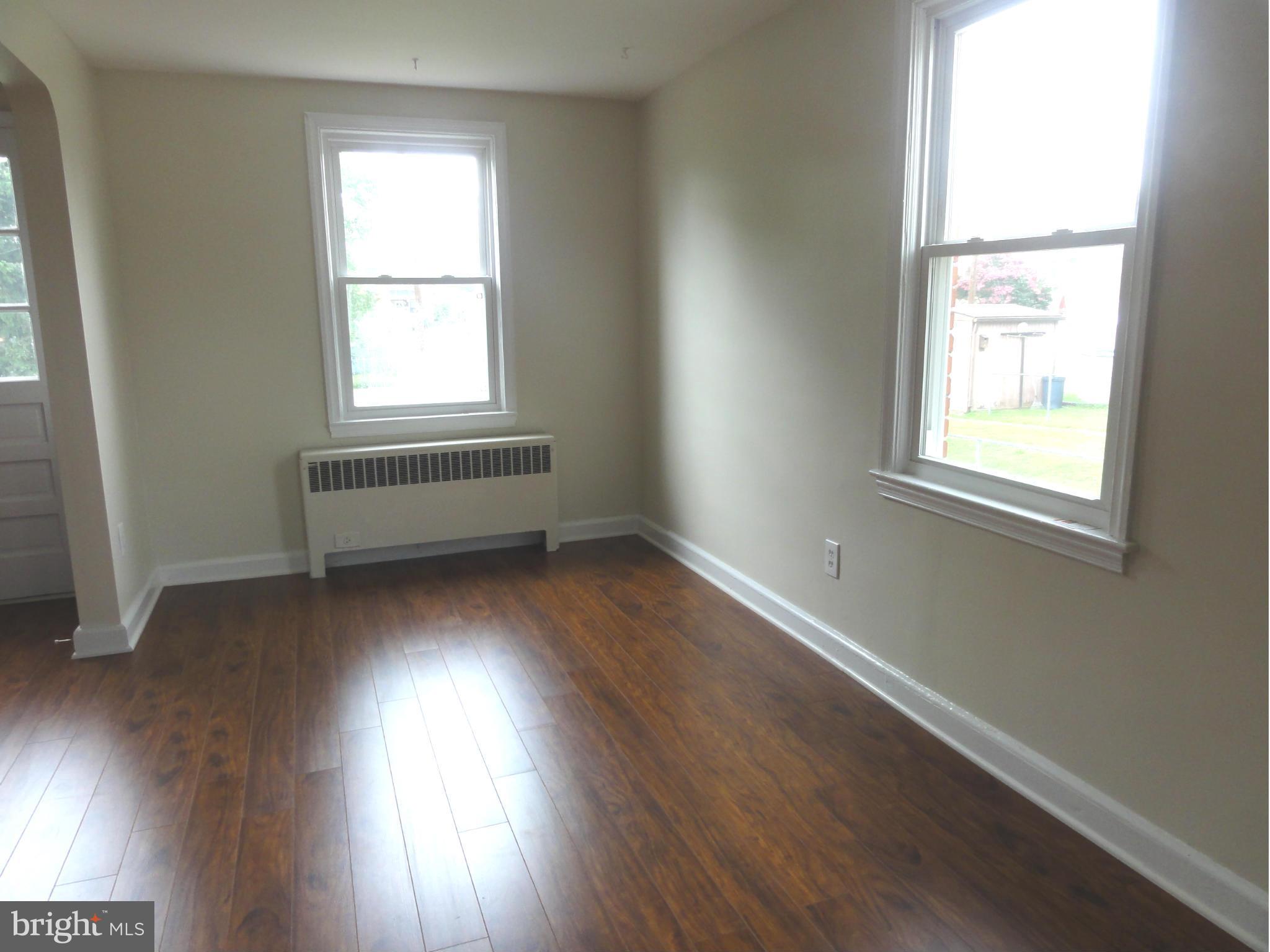 3642 Greenvale Road Baltimore, MD 21229 - Photo 7 of 16 Living Room