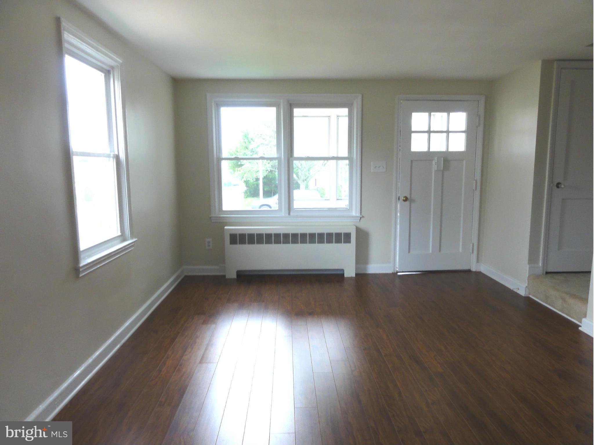 3642 Greenvale Road Baltimore, MD 21229 - Photo 8 of 16 Living Room