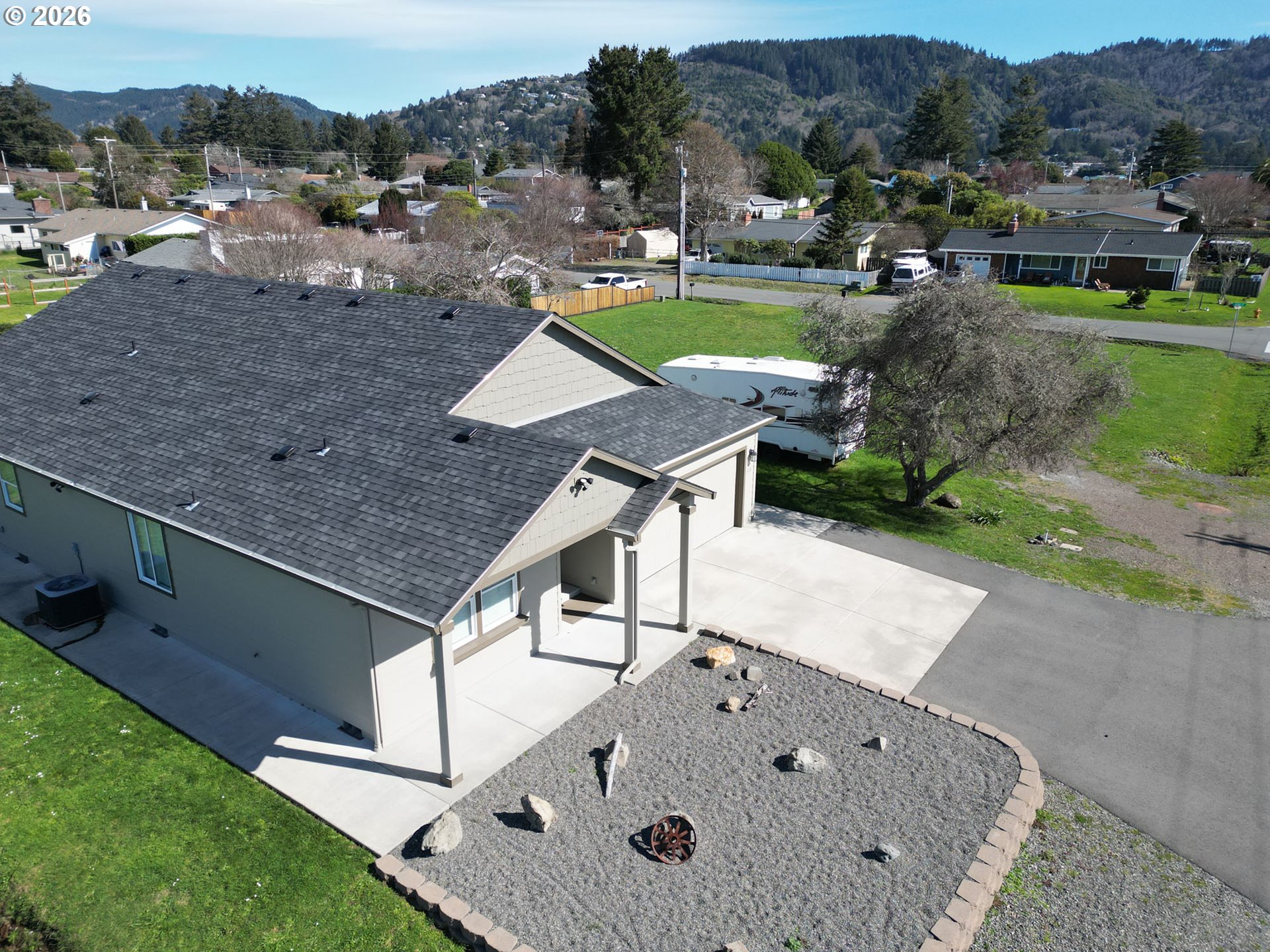 418 Memory Lane Brookings, OR 97415 - Photo 2 of 39