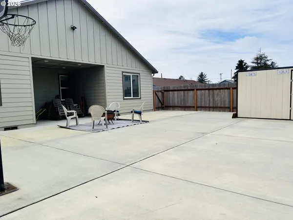 $850,000 | 418 Memory Lane, Brookings, OR 97415