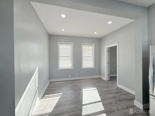 $2,400 | 46 Hayward Avenue, Unit 2, Carteret, NJ 07008