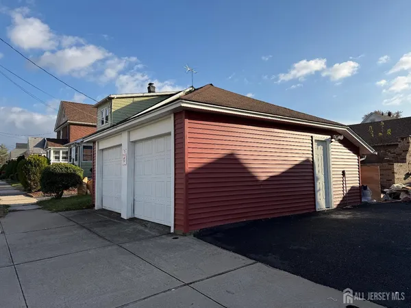$2,400 | 46 Hayward Avenue, Unit 2, Carteret, NJ 07008