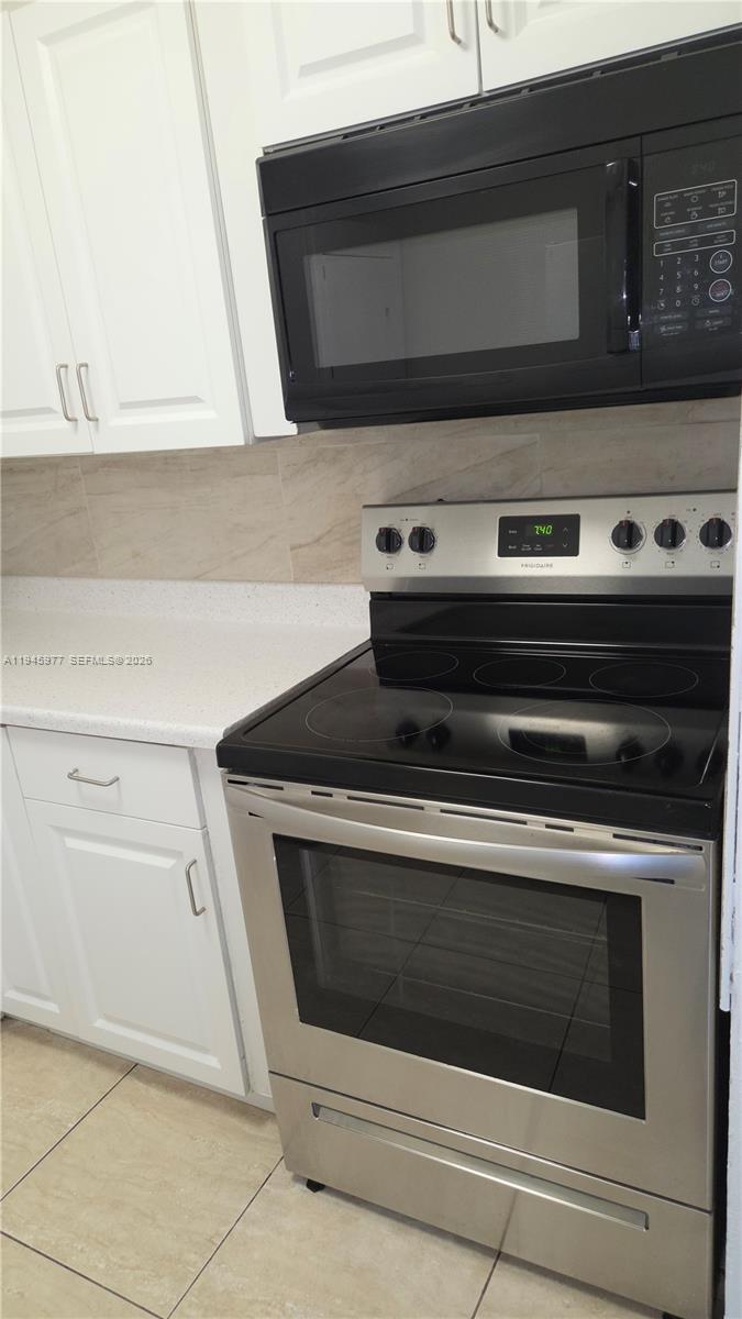 502-504 Phippen Waiters Road, Unit 3 Dania Beach, FL 33004 - Photo 18 of 22 a stove top oven sitting inside of a kitchen
