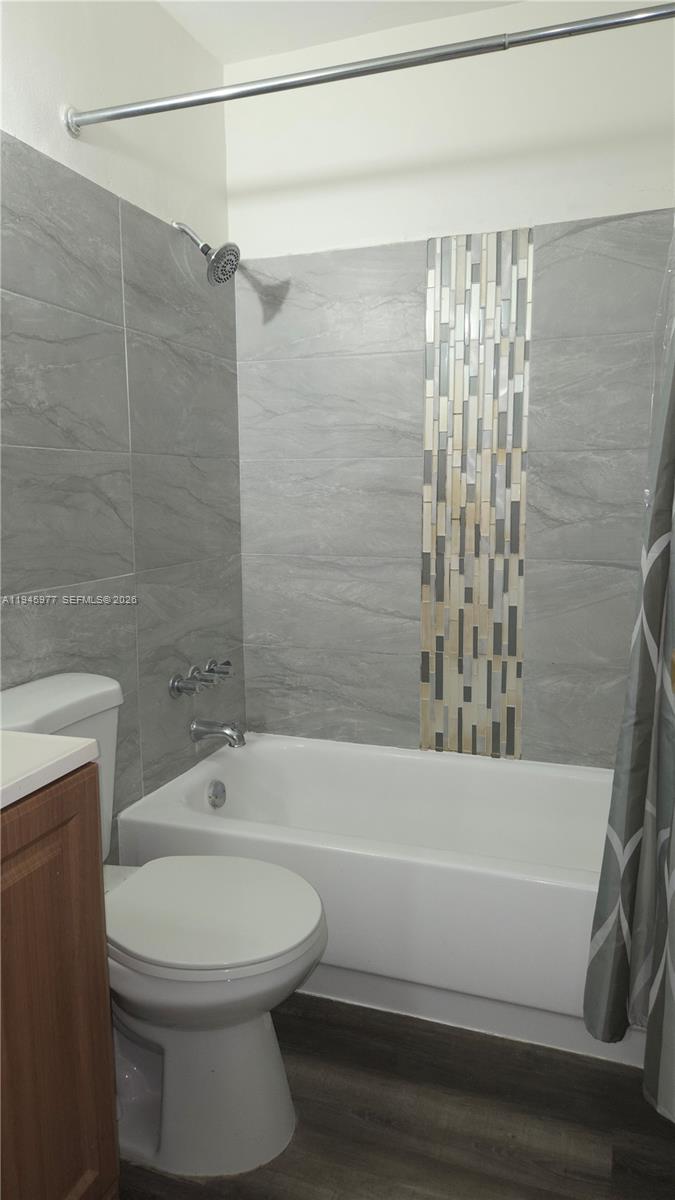 502-504 Phippen Waiters Road, Unit 3 Dania Beach, FL 33004 - Photo 10 of 22 a bathroom with a toilet and a bath tub