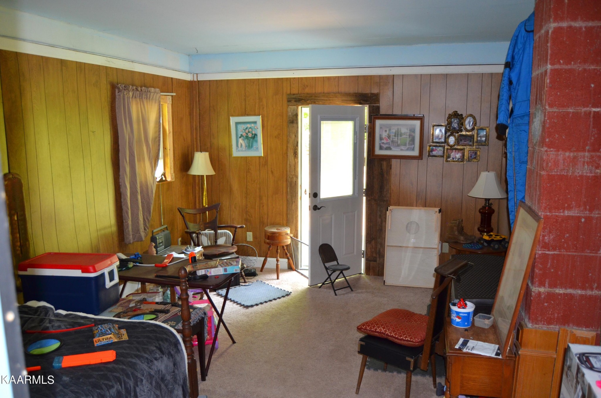 484 Kerrigan Road Crossville, TN 38555 - Photo 15 of 23 a living room with furniture and a window