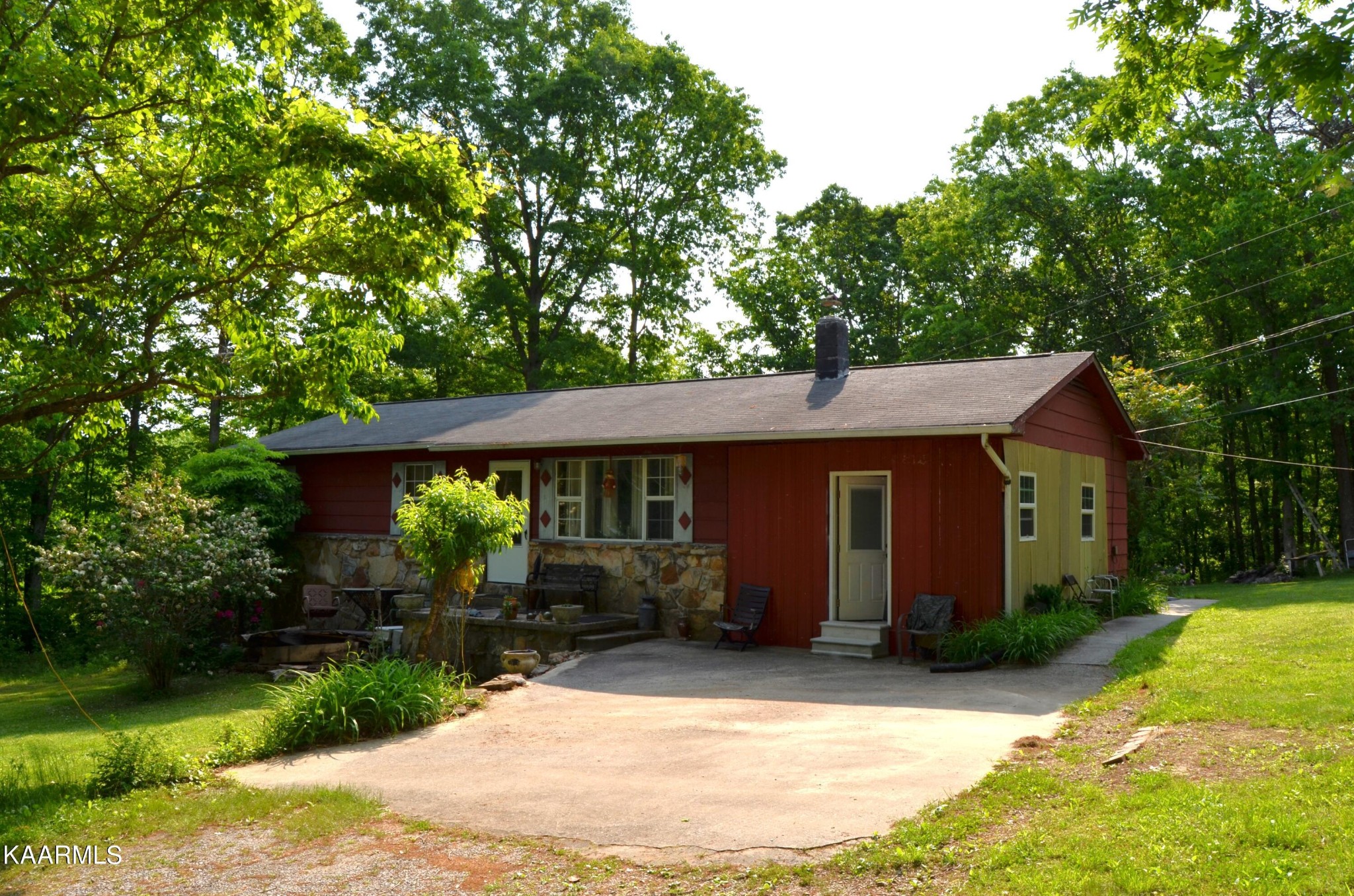 484 Kerrigan Road Crossville, TN 38555 - Photo 2 of 23 a view of backyard of house with green space