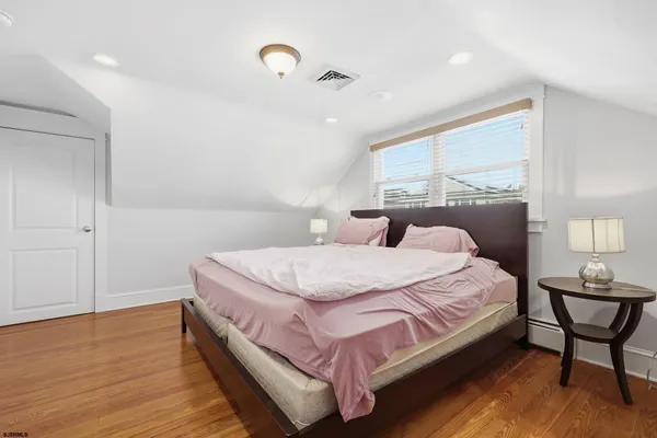 $1,299,000 | 104 North Clermont Avenue, Margate City, NJ 08402