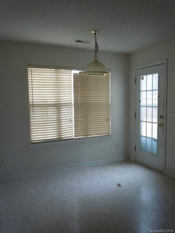 2736 Oneida Road Charlotte, NC 28269 - Photo 5 of 9
