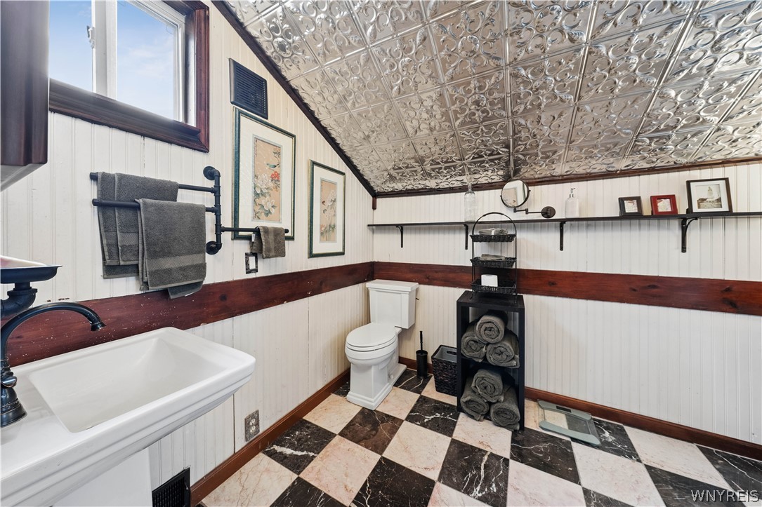 664 Back Street Pembroke, NY 14036 - Photo 25 of 44 Primary suite bathroom