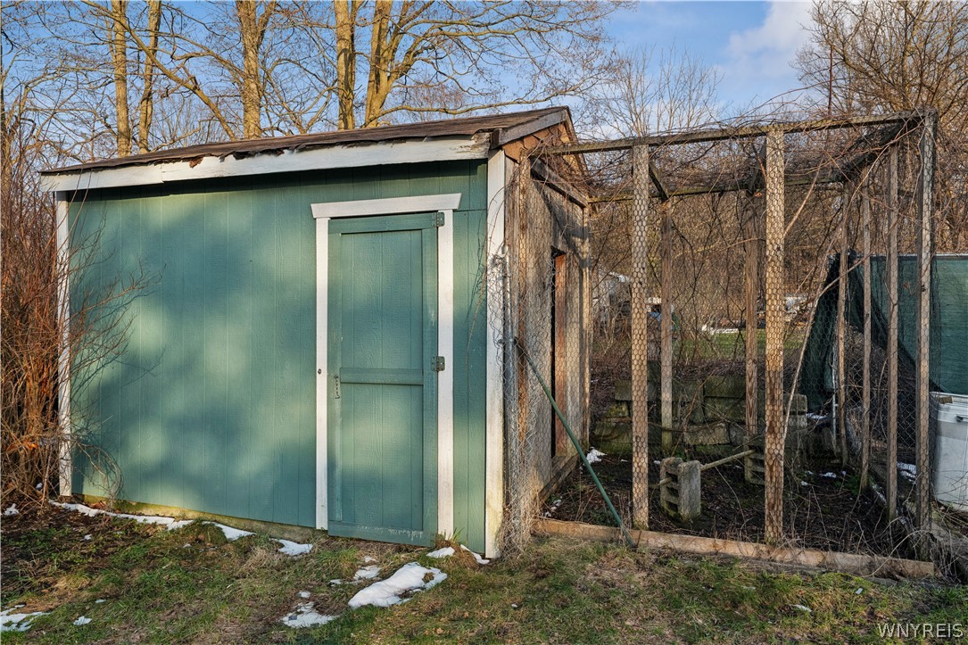 664 Back Street Pembroke, NY 14036 - Photo 38 of 44 Chicken Coop
